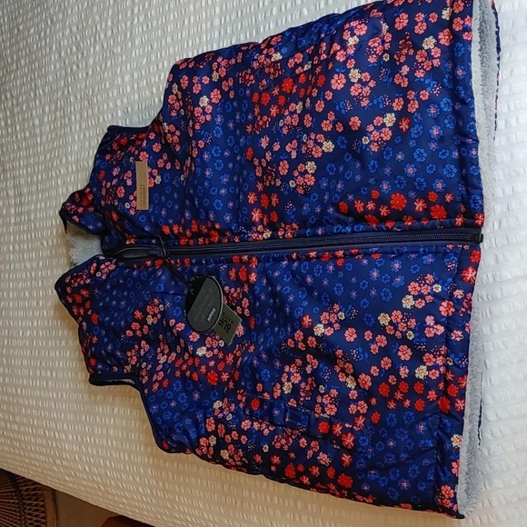 NWT Buffalo David Bitton Reversible Floral/Sherpa Vest Size Large 14-16 - Picture 4 of 14